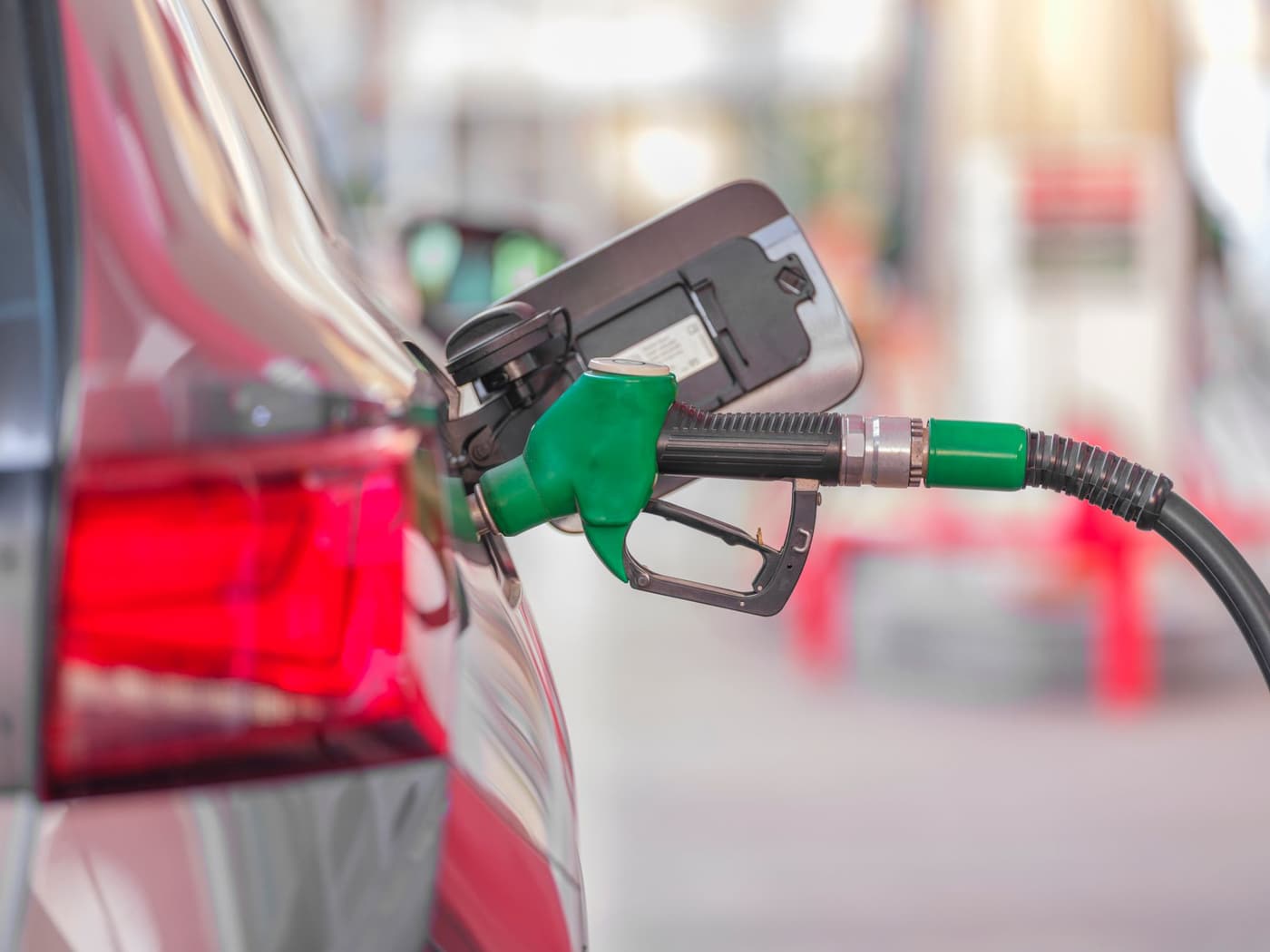 Essence, diesel ou électrique : le coût réel au kilomètre
